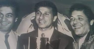 3 عمالقة فى صورة .. الساحر مع محمود ياسين يتوسطهم الخطيب 