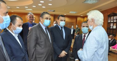 رئيس جامعة كفر الشيخ يتفقد الامتحان التأهيلى للدكتوراه بكلية التربية الرياضية