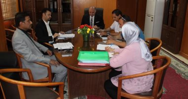 رئيس جامعة الأقصر يجتمع بوكلاء الكليات لشئون الدراسات العليا والبحوث
