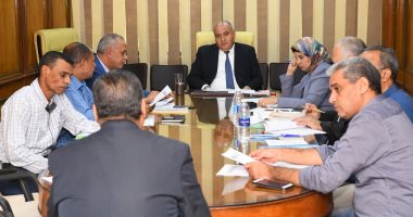 محافظ قنا يترأس اللجنة الدائمة لاختيار المتقدمين للوظائف القيادية