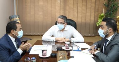 وزير السياحة والآثار يبحث مع رئيس "التنظيم والإدارة" دمج هياكل الوزارة