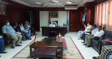 صور.. رئيس مدينة إسنا يناقش الاستعدادات لإنتخابات مجلس النواب يومى 24 و25 أكتوبر الجارى