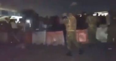 لحظة إطلاق جنود النار على متظاهرين مناهضين للشرطة في نيجيريا.. فيديو
