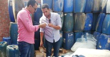 تموين الغربية تضبط مصنع منظفات ومطهرات مغشوشة وتتحفظ على المضبوطات