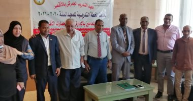 جمارك الأقصر تنظم ندوة حول قانون الخدمة المدنية للعاملين بمطار الأقصر الدولى.. صور