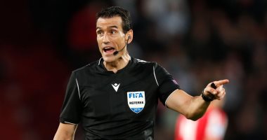 مونويرا حكماً لكلاسيكو برشلونة ضد ريال مدريد فى الدوري الإسباني
