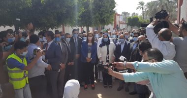 4 وزراء يفتتحون مدرسة عرب بخواج الإعدادية بسوهاج .. صور