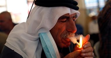 "التبغ العربي".. تعرف على سر إقبال الفلسطينيين على السجائر المحلية.. صور