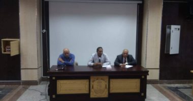 رئيس جامعة أسوان : تطبيق خطة التعليم الهجين ولا تهاون مع المقصرين