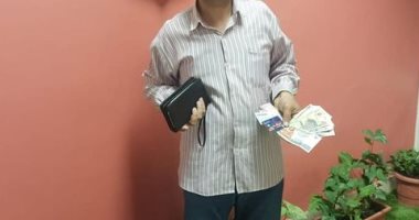 أمانة سائق.. مواطن يعيد 5 آلاف جنيه لصاحبها فى جامعة سوهاج ويرفض المكافأة