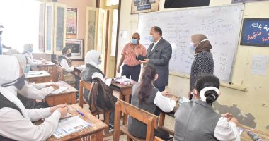 محافظ أسيوط يتفقد مدرستى عصمت عفيفى الإعدادية والشهيد أحمد فايز الثانوية بنات.. فيديو