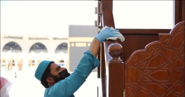 إجراءات وقائية مكثفة بالمسجد الحرام استعدادا لصلاة الجمعة غدا.. صور