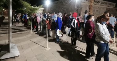الآثار تطبق الإجراءات الاحترازية أثناء متابعة تعامد الشمس بأبوسمبل.. صور