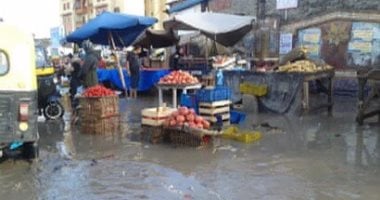 قارئ يشارك بصور لغرق مدينة بلطيم بكفر الشيخ بالمياه نتيجة سقوط الأمطار