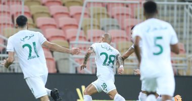 الأهلى ينفرد بصدارة الدوري السعودي بفوز صعب على الوحدة.. فيديو