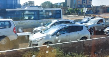 صور.. شلل مرورى بالطريق الصحراوى بسبب سقوط أمطار غزيرة غرب الإسكندرية