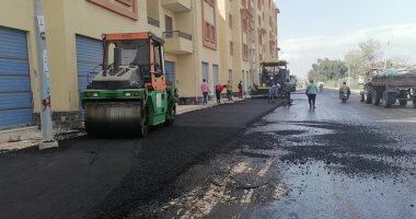 صور.. رصف ورفع كفاءة الطرق بشوارع مدن وقرى كفر الشيخ