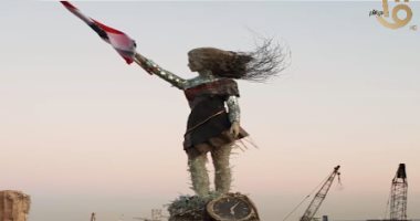 فتاة لبنانية تصنع تمثالا لتخليد ضحايا مرفأ بيروت من مخلفات الانفجار