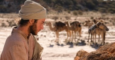 بعد عرض فيلمه بمهرجان الجونة .. أحمد مالك: "حارس الذهب" إحياء لتاريخ منسى عن رعاة الجمال الأفغان فى القرن الـ18.. محظوظ بدعم زملائى بمهرجان الجونة والجمهور الإيطالى صفق للفيلم 3 دقائق متواصلة 