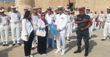 عزف موسيقى البحرية الفرنسية بساحة قلعة قايتباى في الإسكندرية.. صور