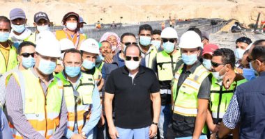 صور.. السيسى يتفقد مواقع العمل بمشروعات التطوير بشبكة الطرق فى القاهرة الكبرى