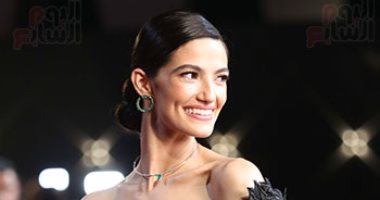 ضد الكسر.. علاقة غير شرعية بين مصطفى درويش وتارا عماد