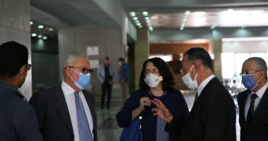 انبهار السفير الإيطالى بمقتنيات المتحف القومى للحضارة