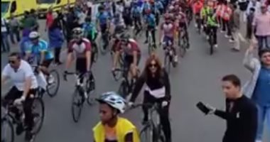 وزير الشباب يقود ماراثون للدارجات على محور المحمودية بالإسكندرية.. فيديو