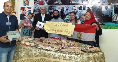 مسلمون وأقباط يوزعون حلوى المولد على دور الأيتام والأهالى بالزقازيق.. صور