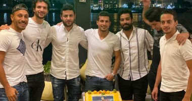 أصدقاء طارق حامد يحتفلون بعيد ميلاده الـ 32 بعد تأهل الأهلى.. صور
