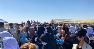 إيزيديات يشاركن فى افتتاح مقبرة تضم رفات نساء قتلن على يد داعش بالعراق.. فيديو