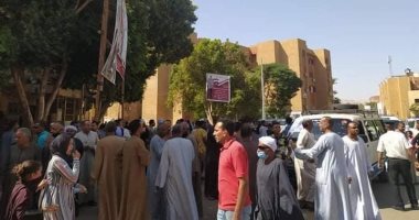 الطوابير تمتد أمام لجان انتخابات النواب فى الأقصر.. صور