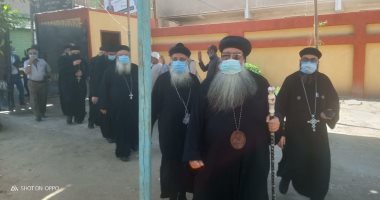 أسقف دشنا ووفد كنسى يشارك بالتصويت فى انتخابات النواب بقنا.. صور