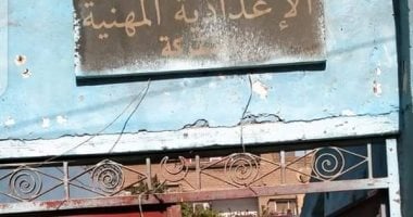 التعليم توضح حقيقة انهيار سور مدرسة إعدادية في قنا ووفاة شخصين.. صور
