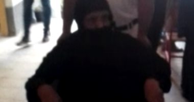 مسنة تدلى بصوتها فى أسوان على كرسى متحرك.. وتؤكد: أمانة فى رقبتى