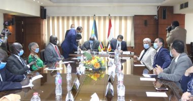 وزير التعليم العالى يعلن توجيه الرئيس بتقديم 300 منحة جامعية لطلاب جنوب السودان