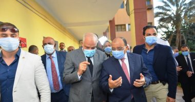 وزير التنمية المحلية ومحافظ الجيزة يتفقدان اللجان الانتخابية بحى الدقى .. صور