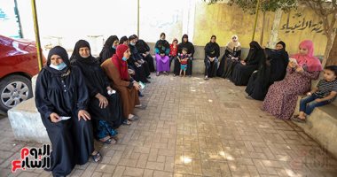 توافد أهالى العياط على اللجان للإدلاء بأصواتهم بانتخابات النواب.. صور