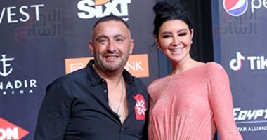 أروى جودة ترتدى "يشمك" وترقص فى كواليس عرض فيلم "حارث الذهب" بمهرجان الجونة