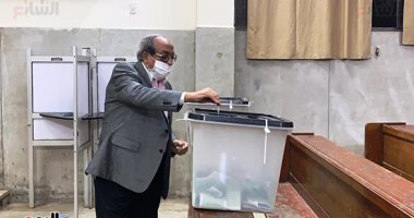 وزير الداخلية الأسبق يدلى بصوته فى انتخابات مجلس النواب بالدقى.. صور