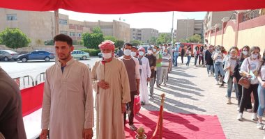 إقبال كبير وطوابير أمام لجان التصويت بانتخابات البرلمان في الشيخ زايد بالجيزة