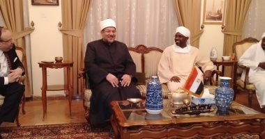 مختار جمعة يعرض على نظيره السودانى تدريب الأئمة بأكاديمية الأوقاف