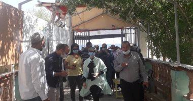رئيس مدينة سفاجا تتفقد اللجان الانتخابية لمتابعة سير التصويت.. صور