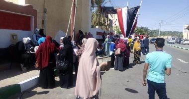 تزايد إقبال المواطنين على اللجان بأول أيام الانتخابات بالوادى الجديد.. صور