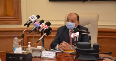 وزير التنمية المحلية يؤكد فتح جميع اللجان الانتخابية فى موعدها دون معوقات.. صور