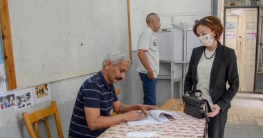 صور.. نائب محافظ الإسكندرية تدلى بصوتها فى الانتخابات البرلمانية