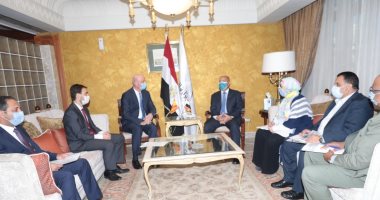 وزير النقل يكشف عن خطة لتكييف قطارات الخطين الأول والثانى للمترو بالكامل