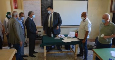 محافظ المنيا يتابع انتظام التصويت بعدد من لجان انتخابات مجلس النواب.. صور