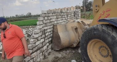 إيقاف أعمال بناء مخالف على مساحة 2.5 قيراط وتعديات زراعية بـ3 قرى بالمحلة