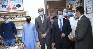 نائب محافظ قنا يتفقد عددا من اللجان الانتخابية في مدينة قوص.. صور